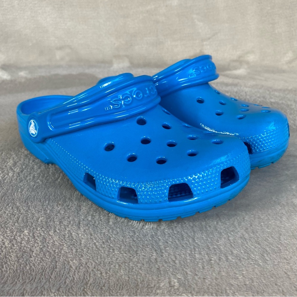 CROCS Classic Womens Clogs Sandals Size 5 Neon Blue Slip On Shoes Water Beach